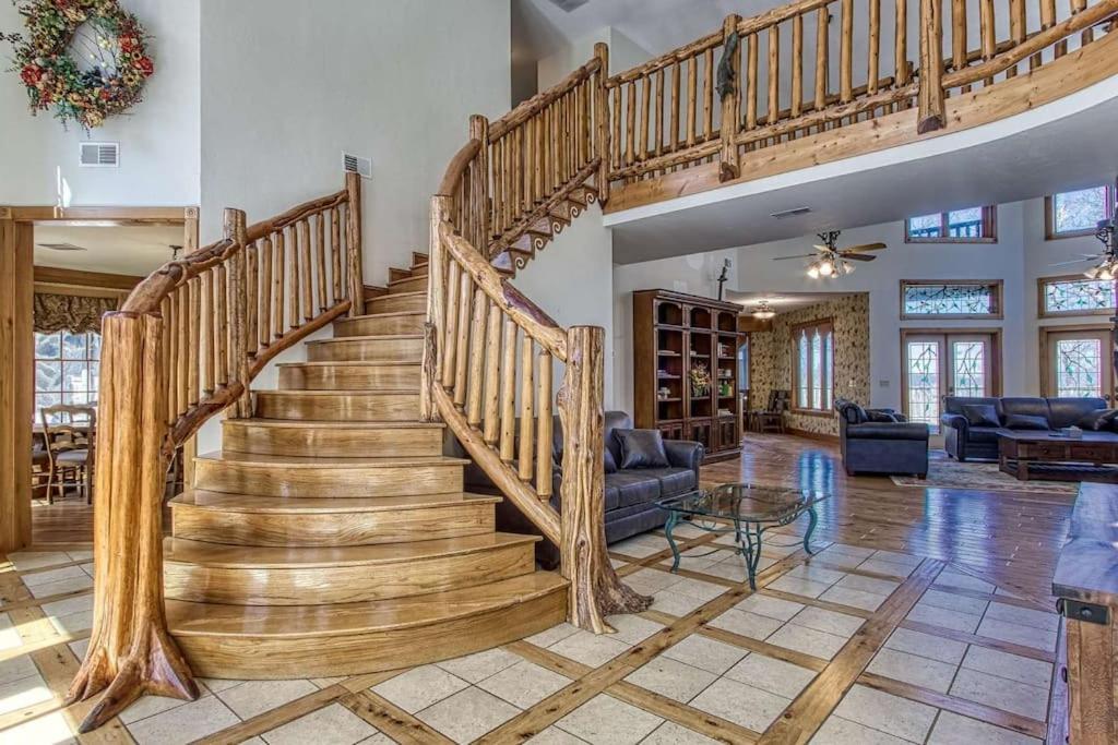 Mountain Bliss: Estate W/ Views~Firepit~Hot Tub~Gburg 5Min~3 Pools Villa Gatlinburg Exterior photo