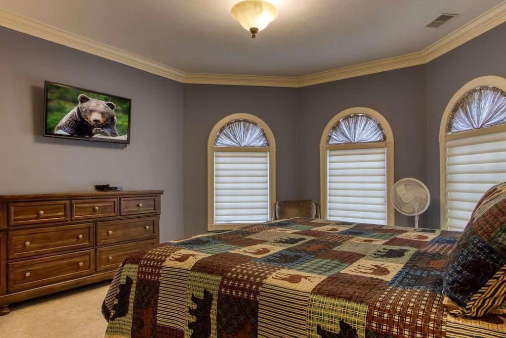 Mountain Bliss: Estate W/ Views~Firepit~Hot Tub~Gburg 5Min~3 Pools Villa Gatlinburg Exterior photo