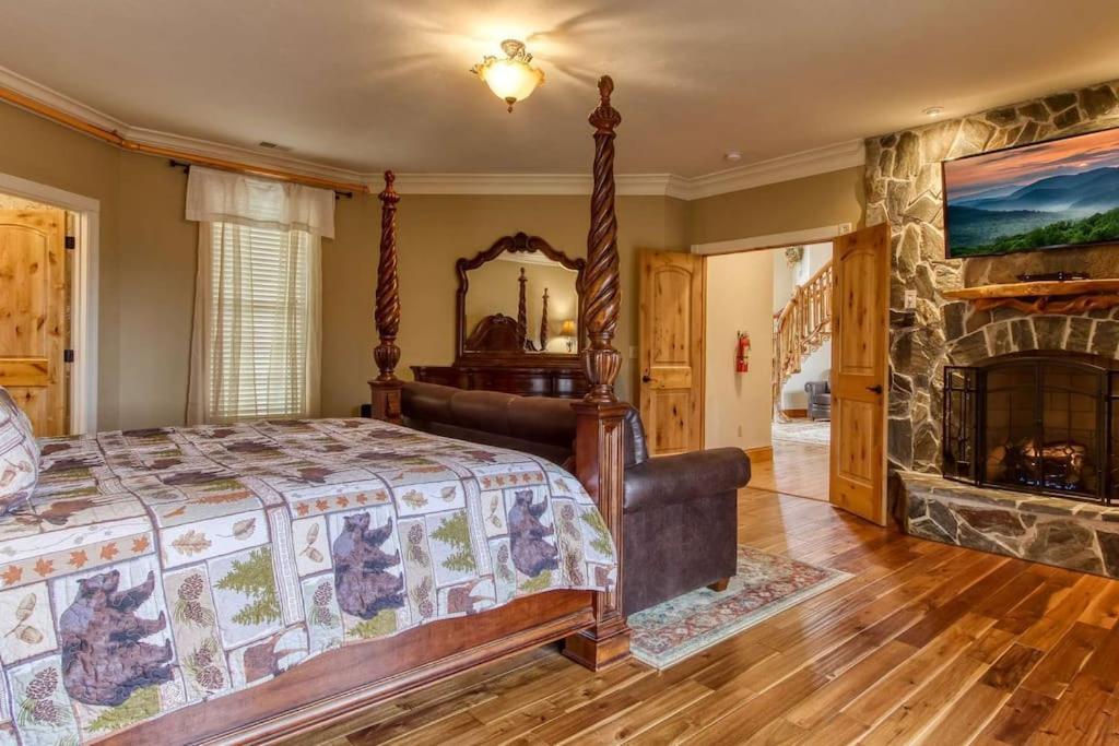 Mountain Bliss: Estate W/ Views~Firepit~Hot Tub~Gburg 5Min~3 Pools Villa Gatlinburg Exterior photo