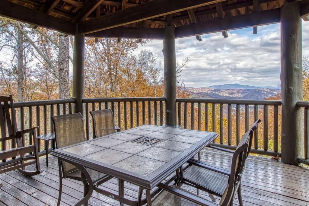 Mountain Bliss: Estate W/ Views~Firepit~Hot Tub~Gburg 5Min~3 Pools Villa Gatlinburg Exterior photo