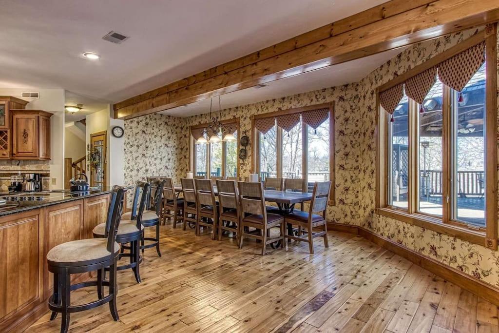 Mountain Bliss: Estate W/ Views~Firepit~Hot Tub~Gburg 5Min~3 Pools Villa Gatlinburg Exterior photo
