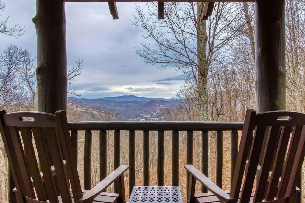 Mountain Bliss: Estate W/ Views~Firepit~Hot Tub~Gburg 5Min~3 Pools Villa Gatlinburg Exterior photo