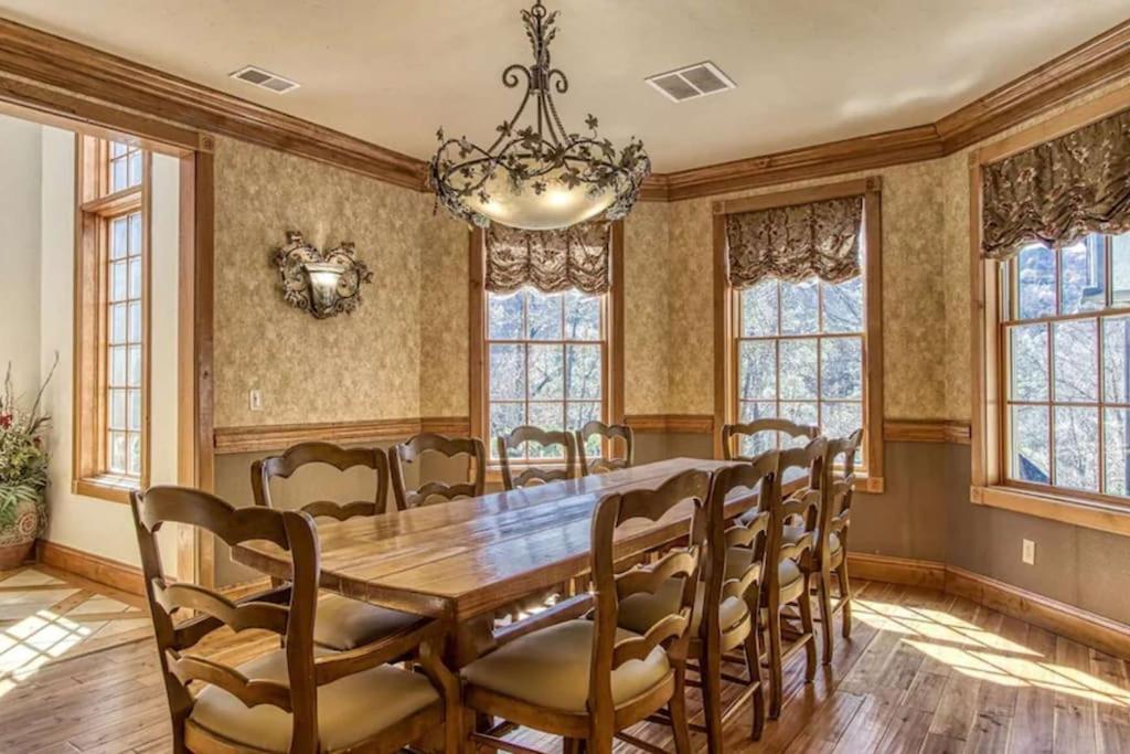 Mountain Bliss: Estate W/ Views~Firepit~Hot Tub~Gburg 5Min~3 Pools Villa Gatlinburg Exterior photo