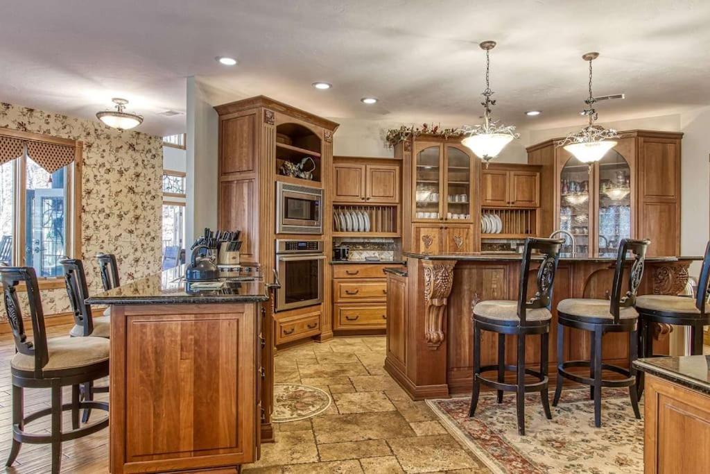 Mountain Bliss: Estate W/ Views~Firepit~Hot Tub~Gburg 5Min~3 Pools Villa Gatlinburg Exterior photo