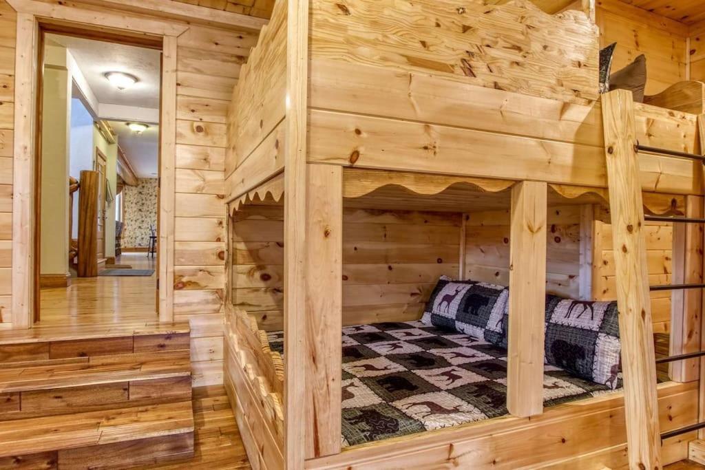Mountain Bliss: Estate W/ Views~Firepit~Hot Tub~Gburg 5Min~3 Pools Villa Gatlinburg Exterior photo