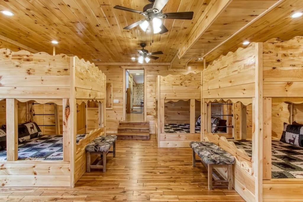 Mountain Bliss: Estate W/ Views~Firepit~Hot Tub~Gburg 5Min~3 Pools Villa Gatlinburg Exterior photo
