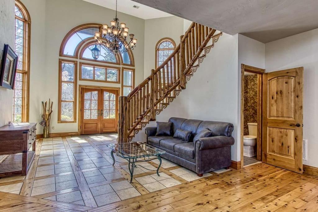 Mountain Bliss: Estate W/ Views~Firepit~Hot Tub~Gburg 5Min~3 Pools Villa Gatlinburg Exterior photo