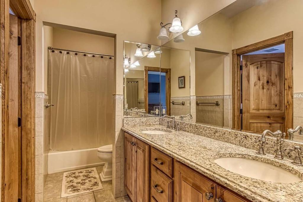 Mountain Bliss: Estate W/ Views~Firepit~Hot Tub~Gburg 5Min~3 Pools Villa Gatlinburg Exterior photo