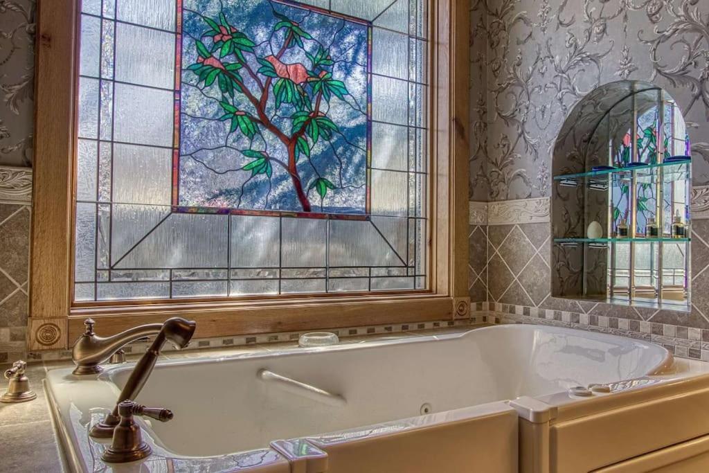 Mountain Bliss: Estate W/ Views~Firepit~Hot Tub~Gburg 5Min~3 Pools Villa Gatlinburg Exterior photo