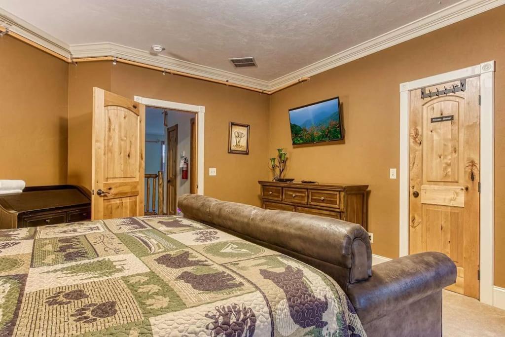 Mountain Bliss: Estate W/ Views~Firepit~Hot Tub~Gburg 5Min~3 Pools Villa Gatlinburg Exterior photo