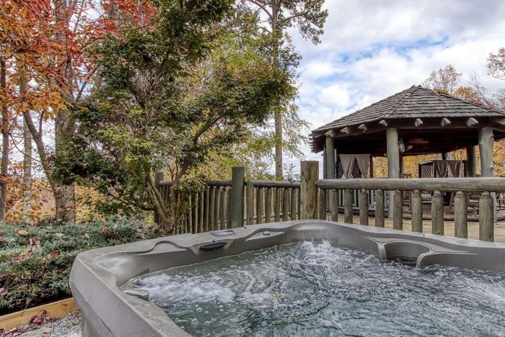 Mountain Bliss: Estate W/ Views~Firepit~Hot Tub~Gburg 5Min~3 Pools Villa Gatlinburg Exterior photo